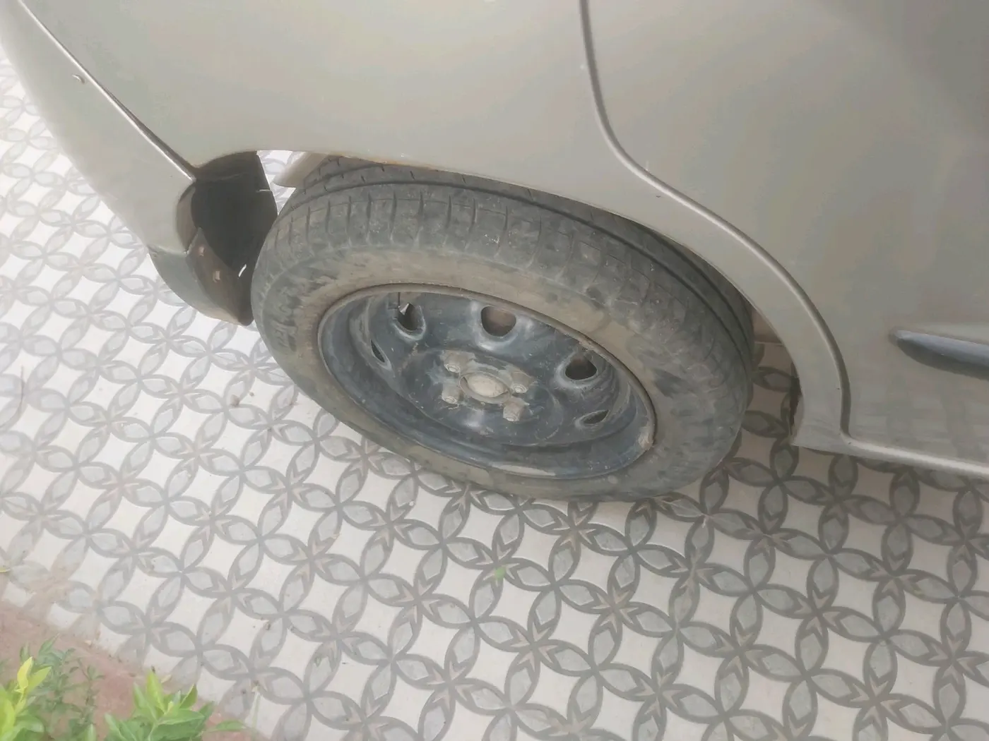 2011 Maruti Zen Estilo VXI, Petrol, Manual, 88,370 km, tyre