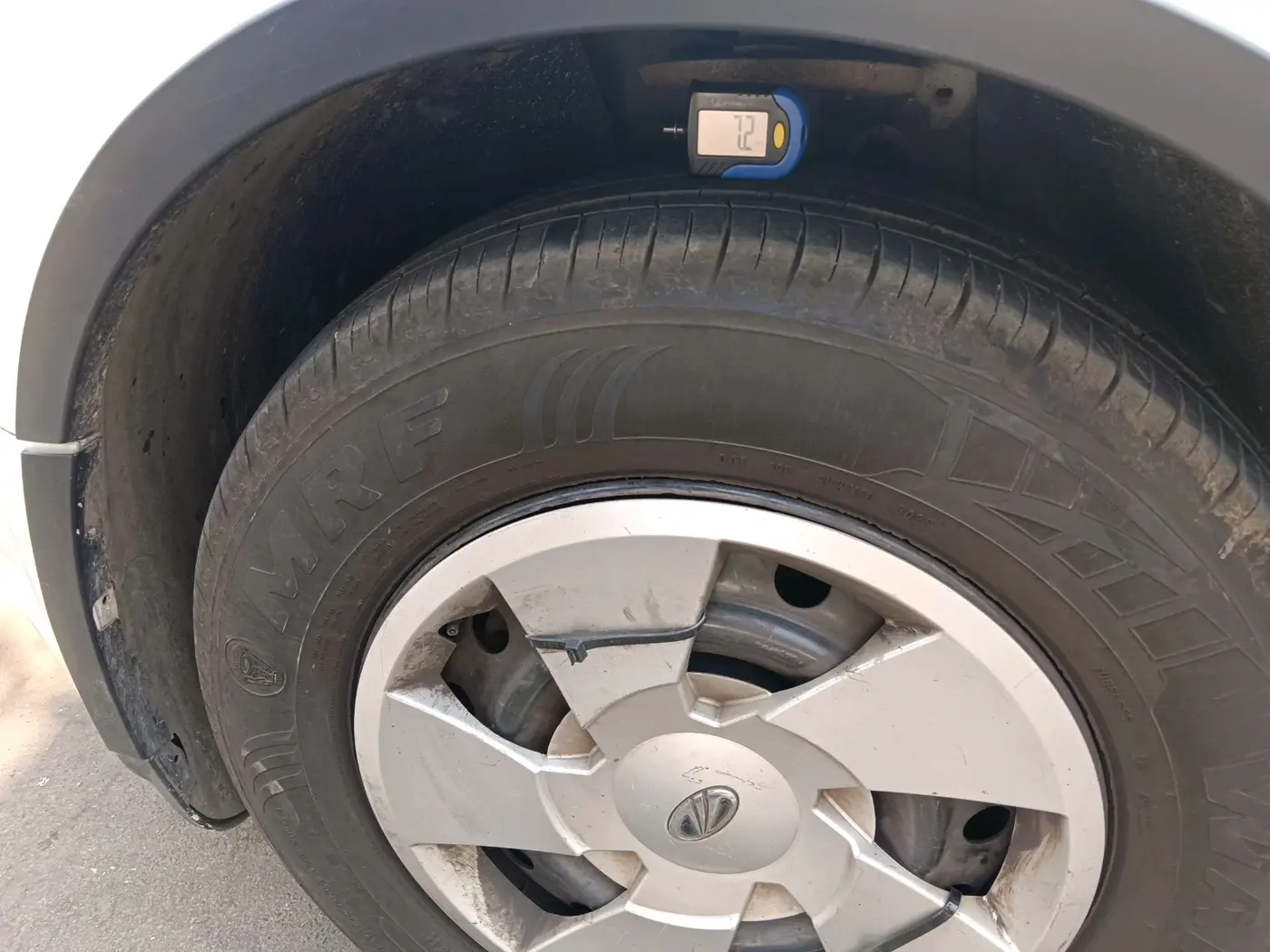 2017 Mahindra XUV500 W6, Diesel, Manual, 1,35,173 km, tyre