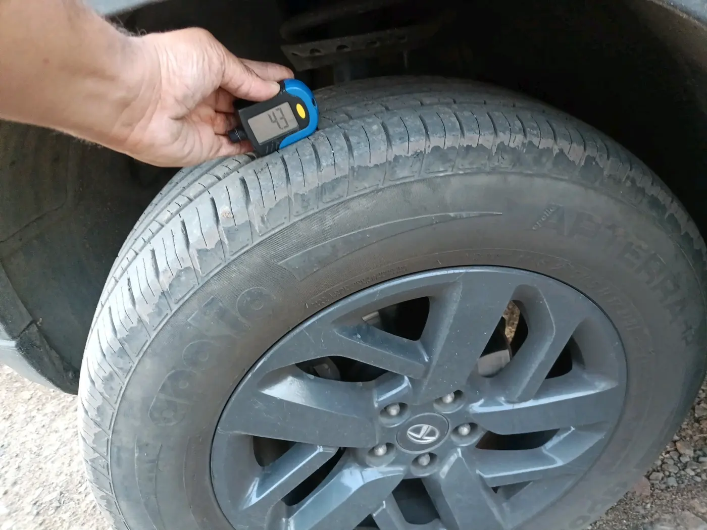 2022 Tata Harrier XTA 2.0L KRYOTEC PLUS, Diesel, Automatic, 49,446 km, tyre