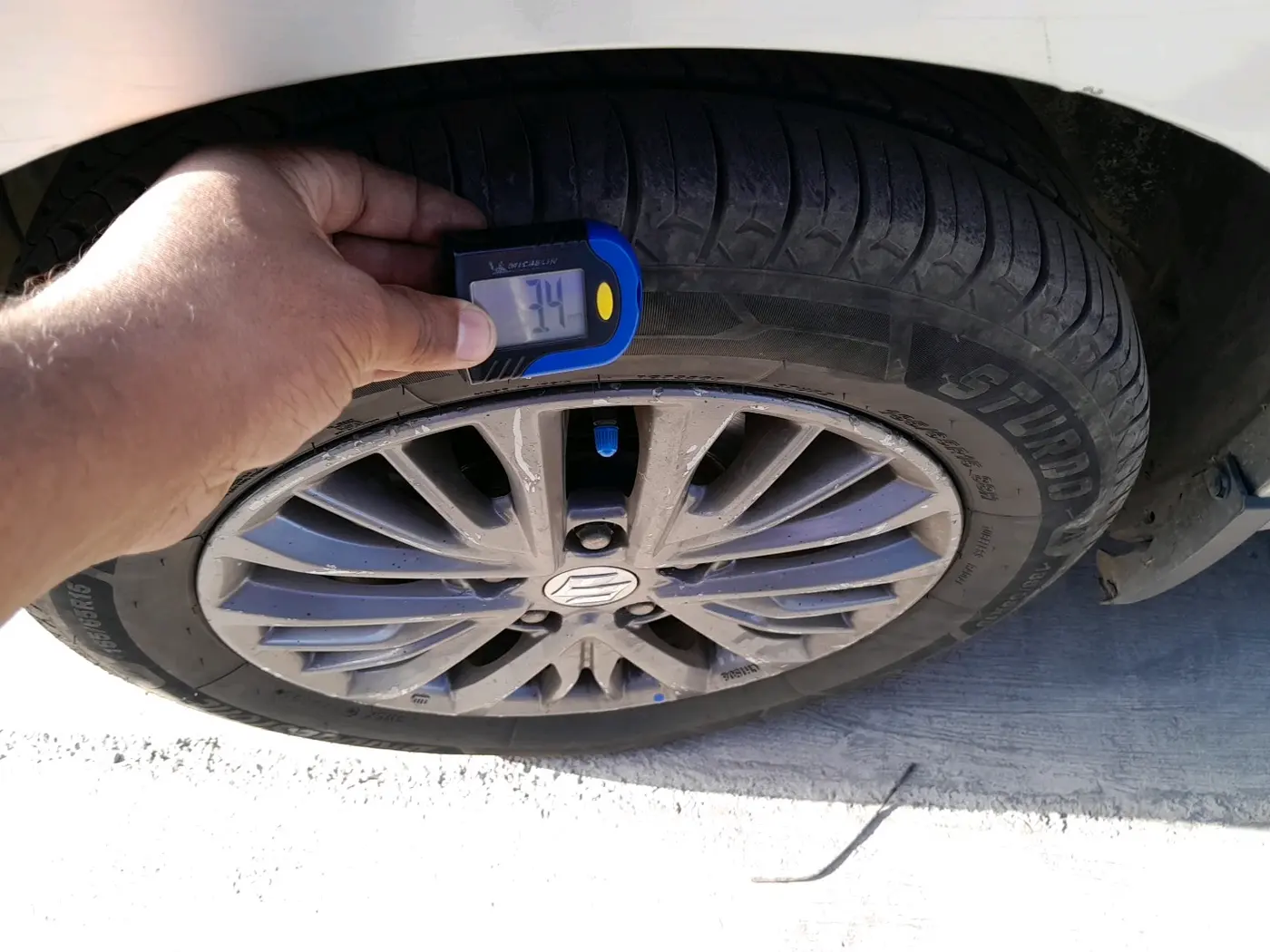 2020 Maruti Ertiga VXI CNG, CNG, Manual, 1,78,454 km, tyre