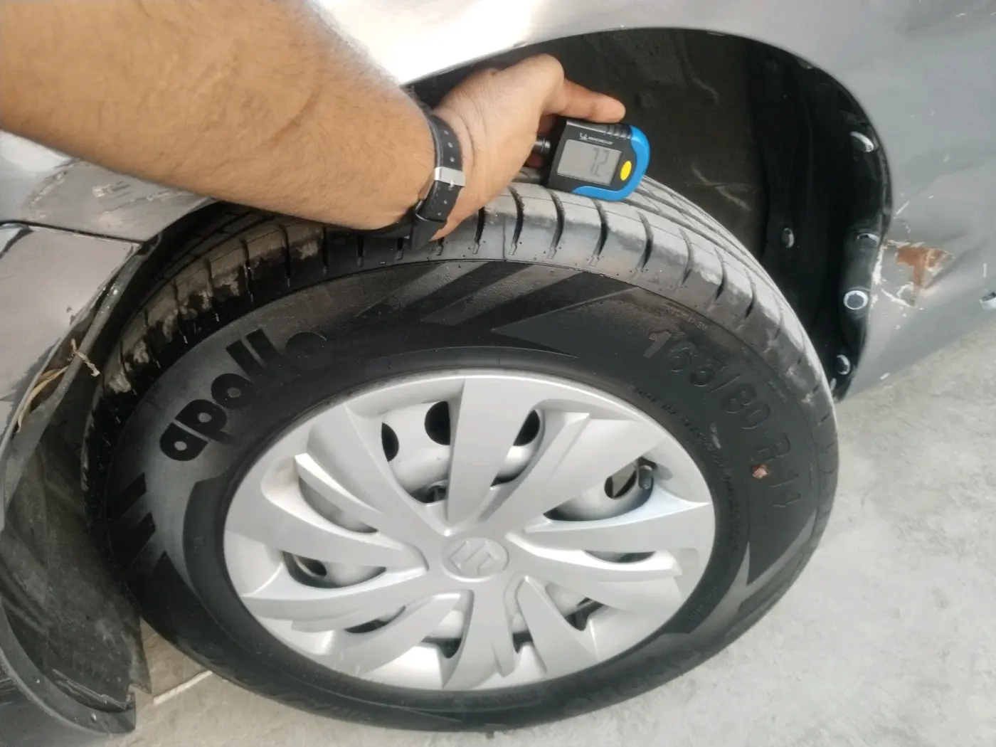 2015 Maruti Swift LXI (O), Petrol, Manual, 38,709 km, tyre