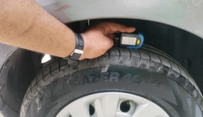 2015 Maruti Swift LXI (O), Petrol, Manual, 38,709 km, tyre