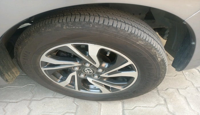 2019 Toyota Innova Crysta 2.4 VX 8 STR, Diesel, Manual, 1,26,211 km, tyre
