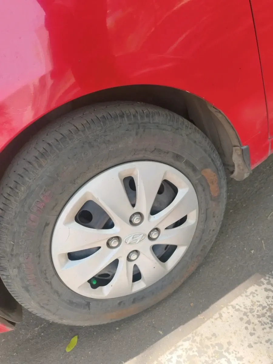 2010 Hyundai i10 SPORTZ 1.2, Petrol, Manual, 1,18,017 km, tyre