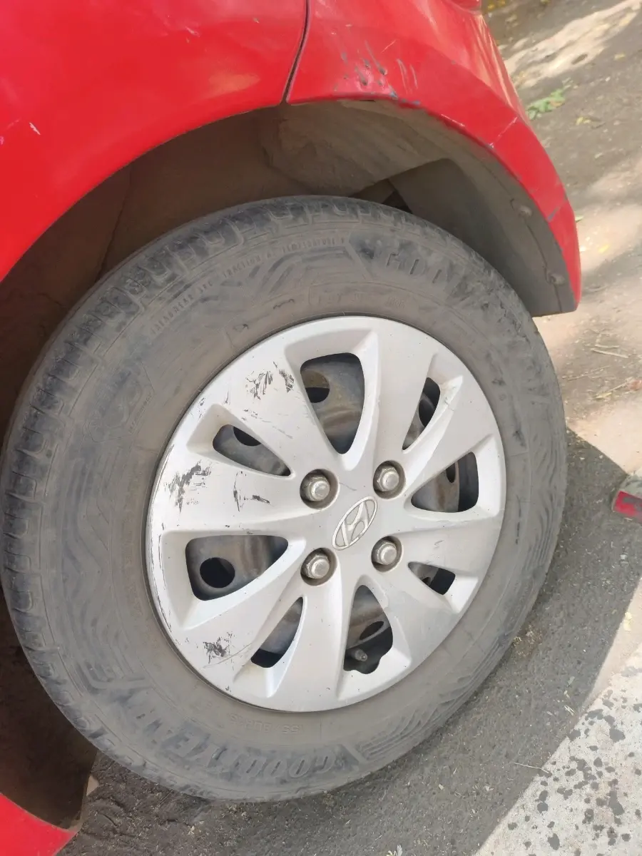 2010 Hyundai i10 SPORTZ 1.2, Petrol, Manual, 1,18,017 km, tyre
