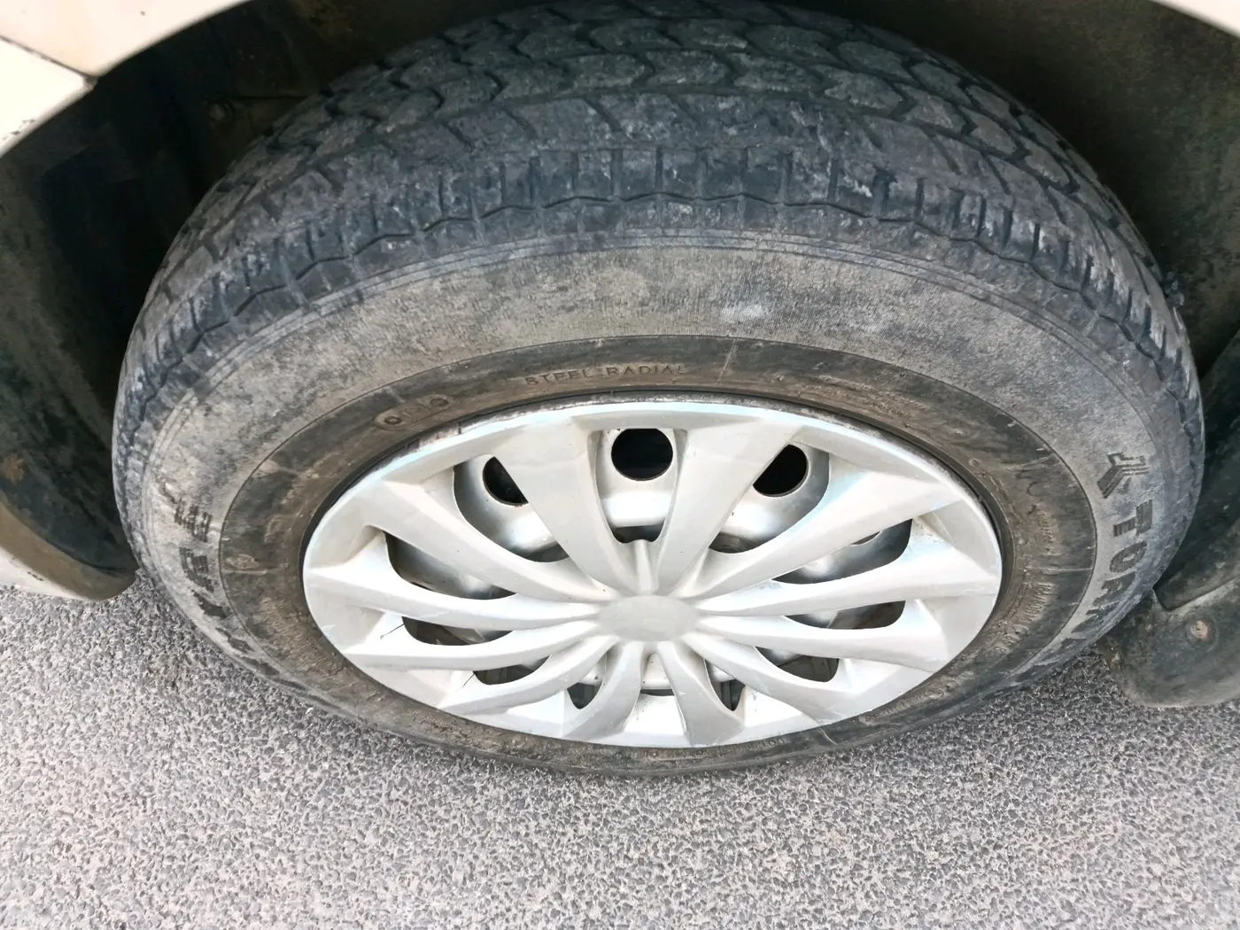 2010 Maruti Swift LXI, Petrol, Manual, 34,887 km, tyre