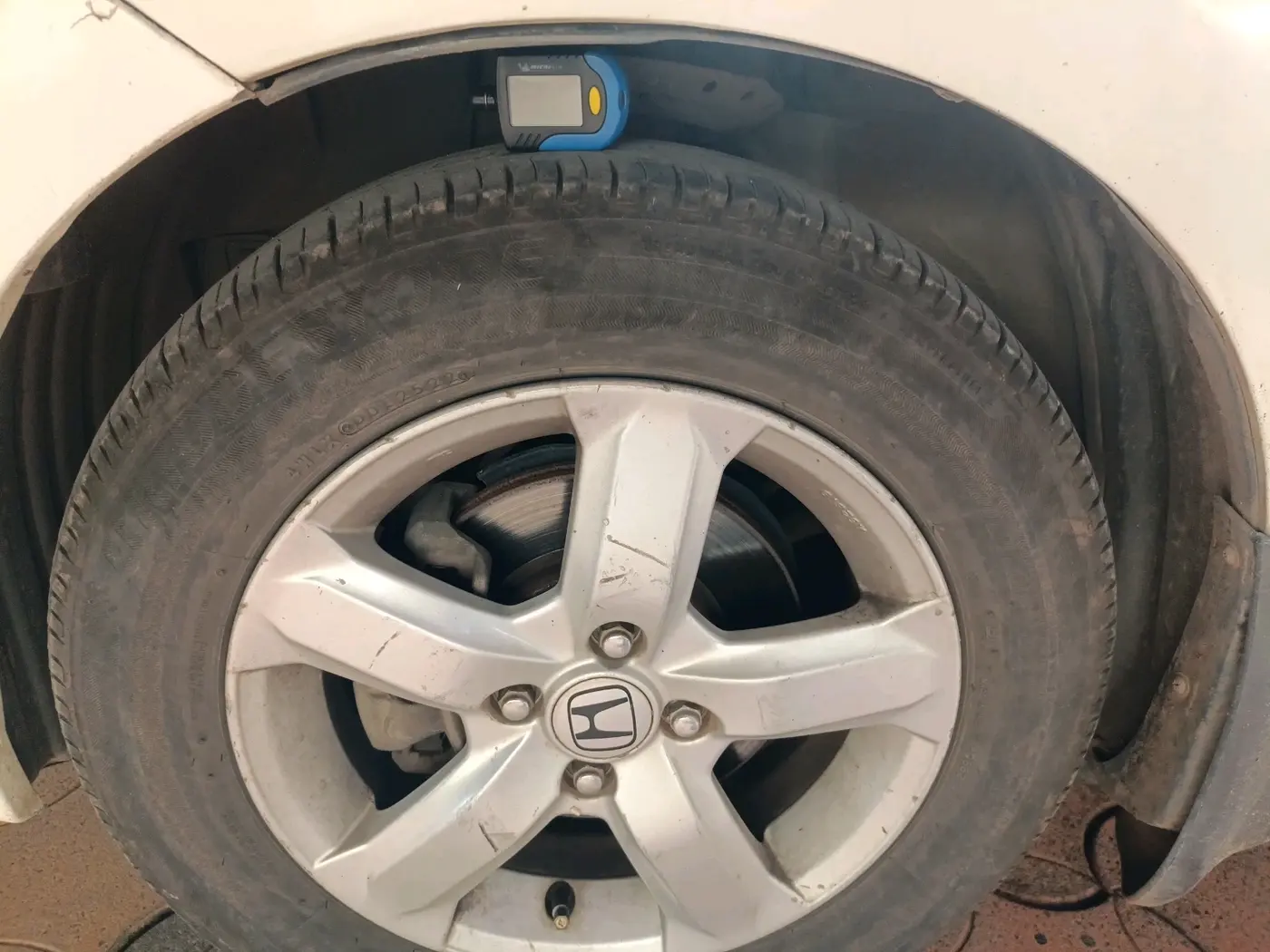 2010 Honda City 1.5L I-VTEC V AT, Petrol, Automatic, 1,14,987 km, tyre