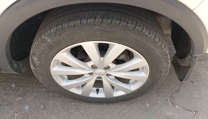 2022 MG ASTOR SUPER 1.5 MT, Petrol, Manual, 28,095 km, tyre