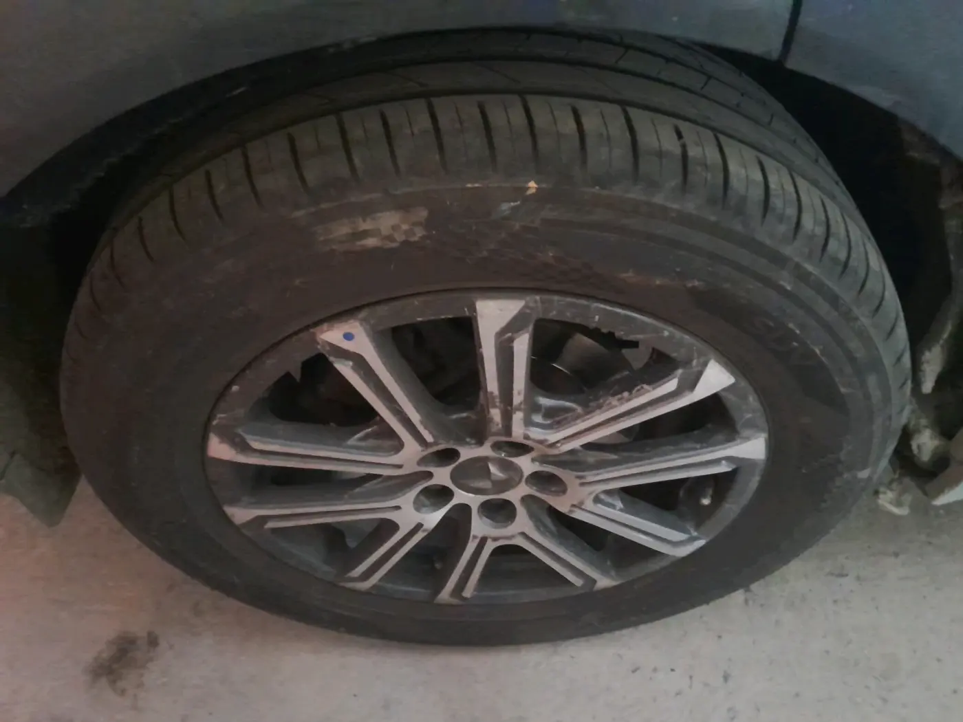 2021 Mahindra XUV700 AX 7 LUXURY P AT 7 STR, Petrol, Automatic, 79,089 km, tyre