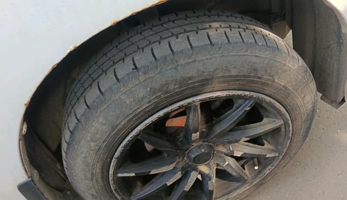 2015 Maruti Wagon R 1.0 VXI, Petrol, Manual, 75,801 km, tyre