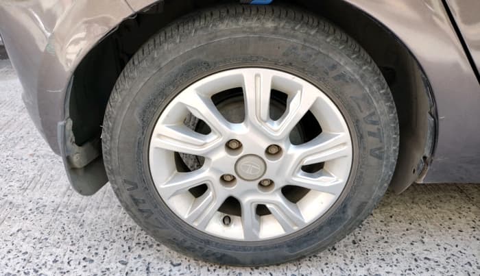 2018 Tata Tiago XZA PETROL, CNG, Automatic, 50,259 km, tyre