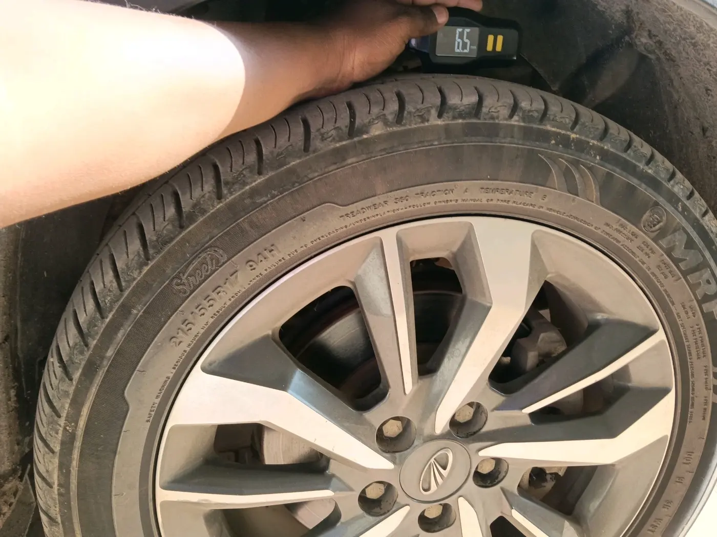 2022 Mahindra XUV300 W8 (O) 1.2 PETROL, Petrol, Manual, 22,308 km, tyre