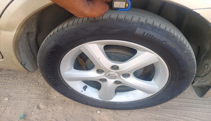 2008 Maruti SX4 ZXI, Petrol, Manual, 2,26,410 km, tyre
