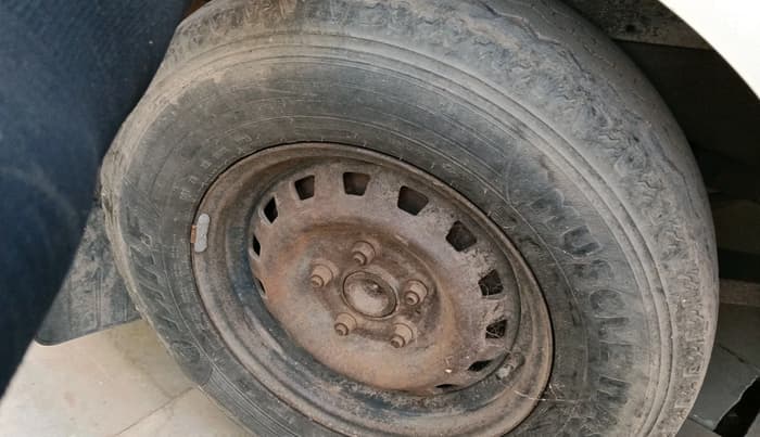 2011 Mahindra Xylo E4, Diesel, Manual, 1,25,516 km, tyre