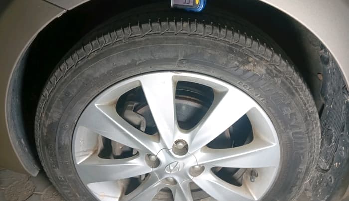 2013 Hyundai Verna FLUIDIC 1.6 VTVT SX, Petrol, Manual, 74,095 km, tyre
