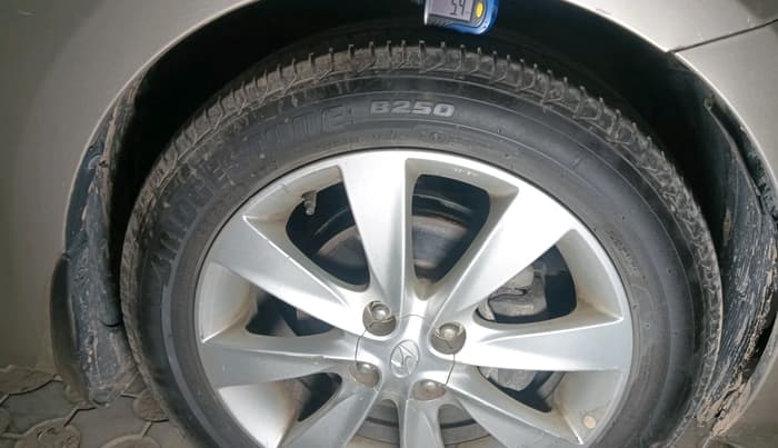 2013 Hyundai Verna FLUIDIC 1.6 VTVT SX, Petrol, Manual, 74,095 km, tyre