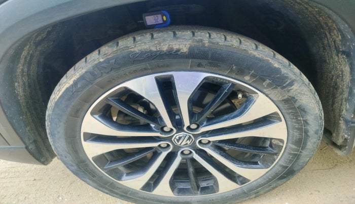 2022 MG HECTOR PLUS SHARP 1.5 PETROL TURBO CVT 6-STR, Petrol, Automatic, 76,369 km, tyre