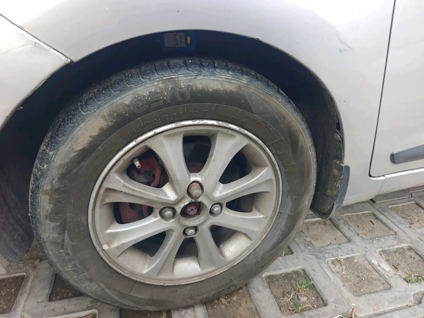 2014 Hyundai Grand i10 ASTA AT 1.2 KAPPA VTVT, CNG, Automatic, 1,05,729 km, tyre