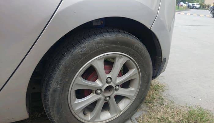 2014 Hyundai Grand i10 ASTA AT 1.2 KAPPA VTVT, CNG, Automatic, 1,05,728 km, tyre