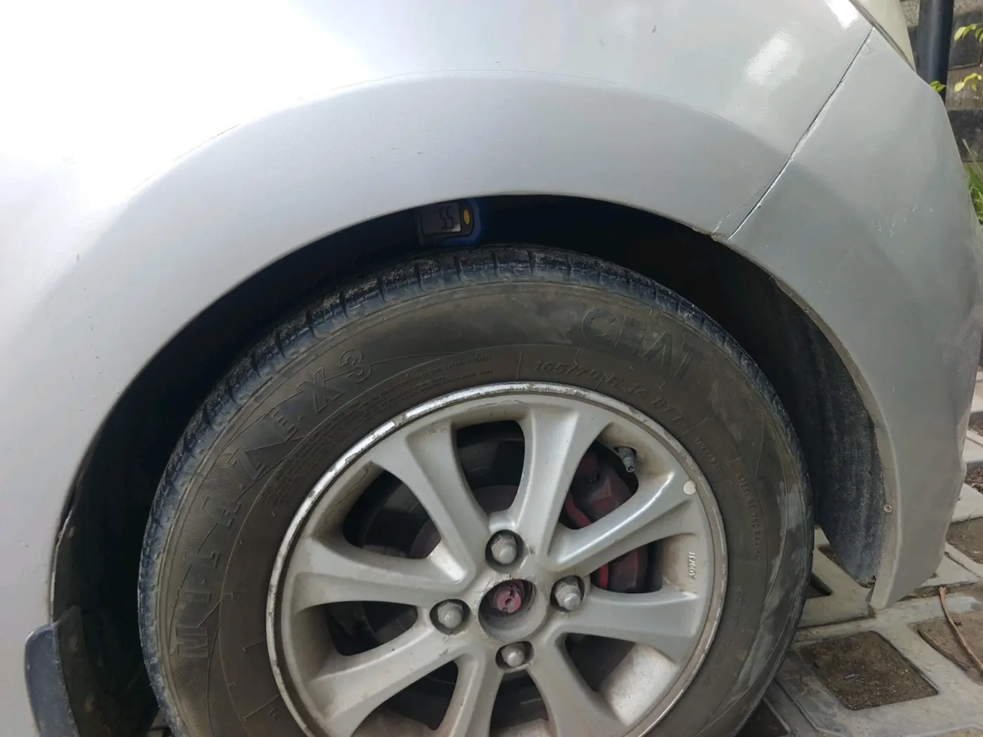 2014 Hyundai Grand i10 ASTA AT 1.2 KAPPA VTVT, CNG, Automatic, 1,05,729 km, tyre