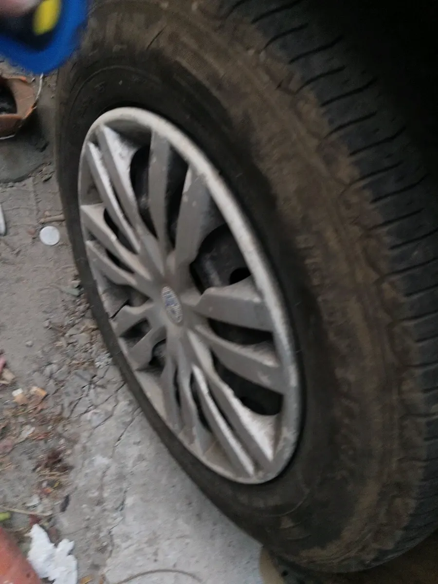 2011 Maruti Swift Dzire VXI, Petrol, Manual, 1,43,688 km, tyre