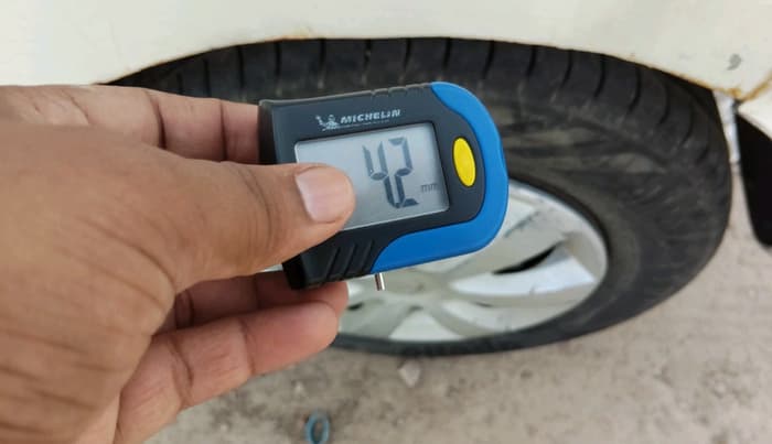 2015 Hyundai Eon ERA +, Petrol, Manual, 1,27,295 km, tyre