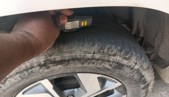 2013 Nissan Terrano XL (D), Diesel, Manual, 1,59,126 km, tyre