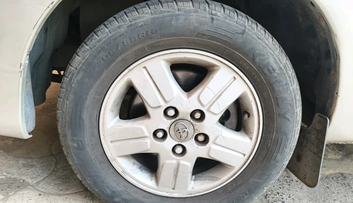 2007 Toyota Innova V 2.5 7 STR, Diesel, Manual, 2,60,722 km, tyre