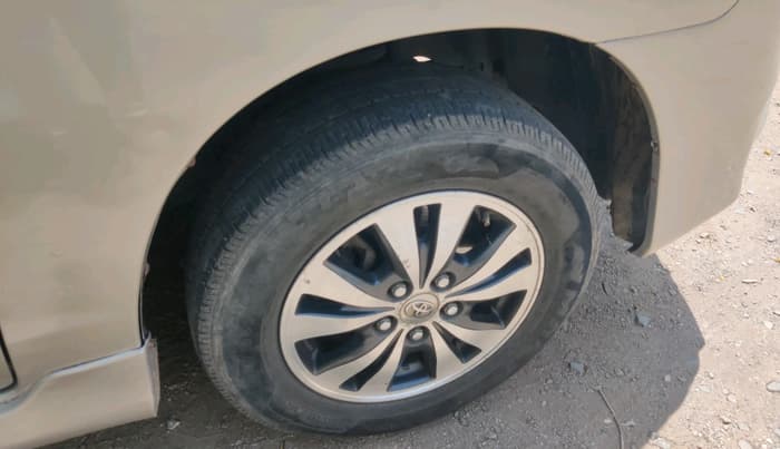 2015 Toyota Innova 2.5 VX 7 STR, Diesel, Manual, 1,03,101 km, tyre
