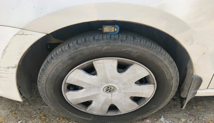 2010 Volkswagen Vento TRENDLINE DIESEL 1.6, Diesel, Manual, 92,834 km, tyre