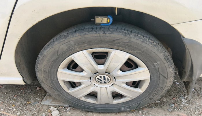 2010 Volkswagen Vento TRENDLINE DIESEL 1.6, Diesel, Manual, 92,834 km, tyre