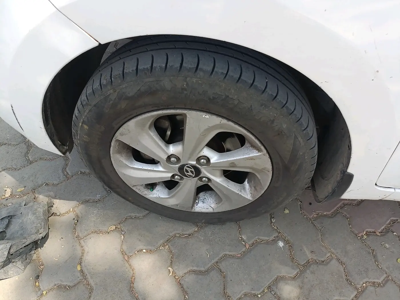 2017 Hyundai Xcent SX 1.2 CRDI, Diesel, Manual, 2,84,866 km, tyre