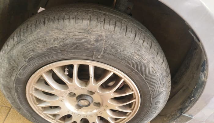 2012 Maruti Swift Dzire VDI, Diesel, Manual, 1,17,502 km, tyre