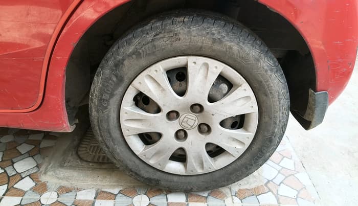 2013 Honda Brio S MT, Petrol, Manual, 76,719 km, tyre