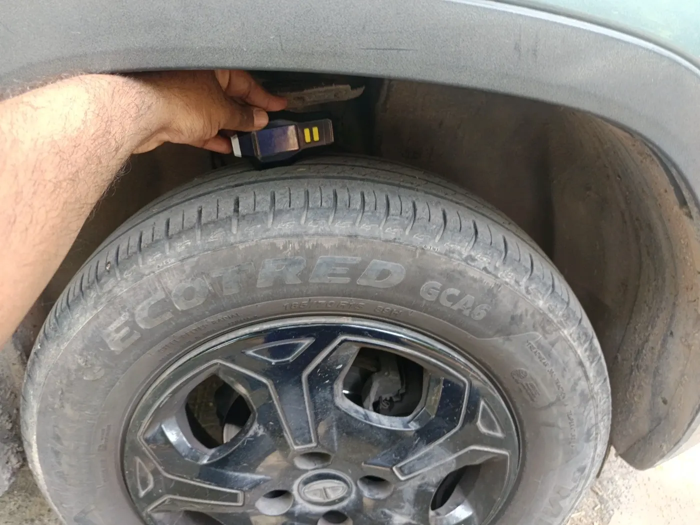 2021 Tata PUNCH ACCOMPLISHED AMT, Petrol, Automatic, 1,29,847 km, tyre