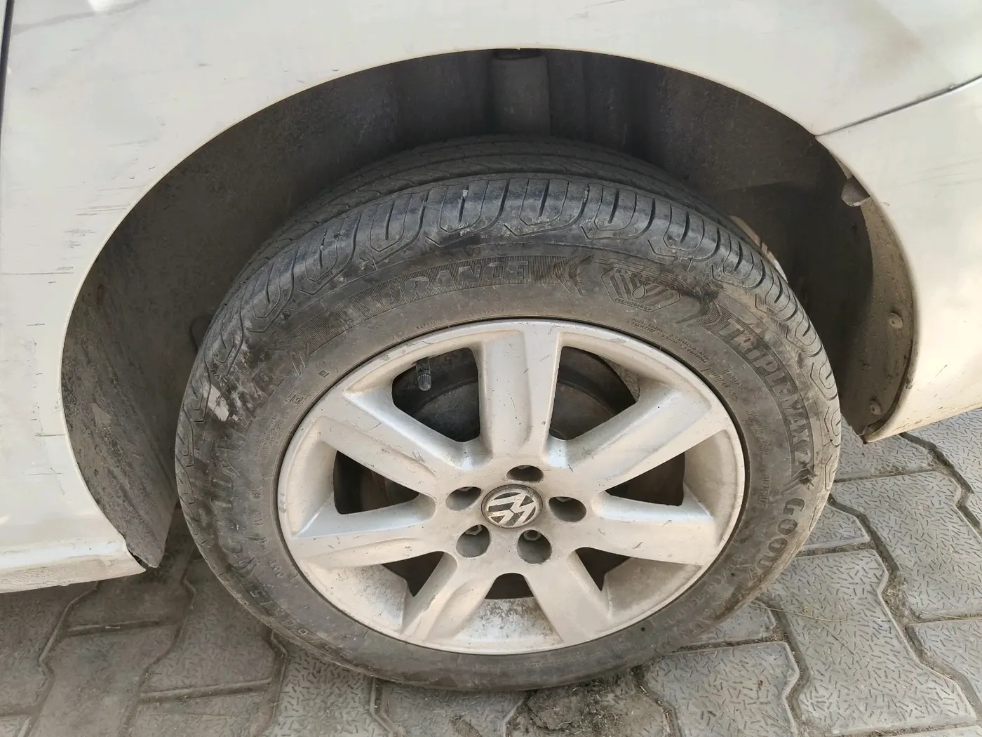 2011 Volkswagen Vento HIGHLINE DIESEL 1.6, Diesel, Manual, 1,25,314 km, tyre