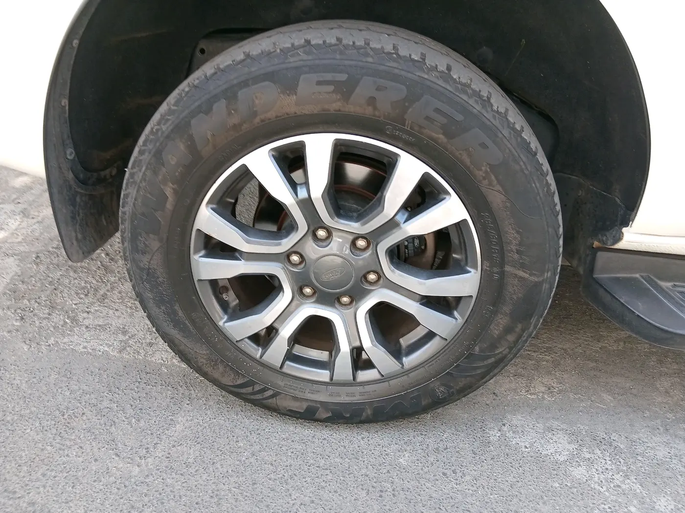 2021 Ford Endeavour TITANIUM 2.0 4X4 AT, Diesel, Automatic, 88,522 km, tyre