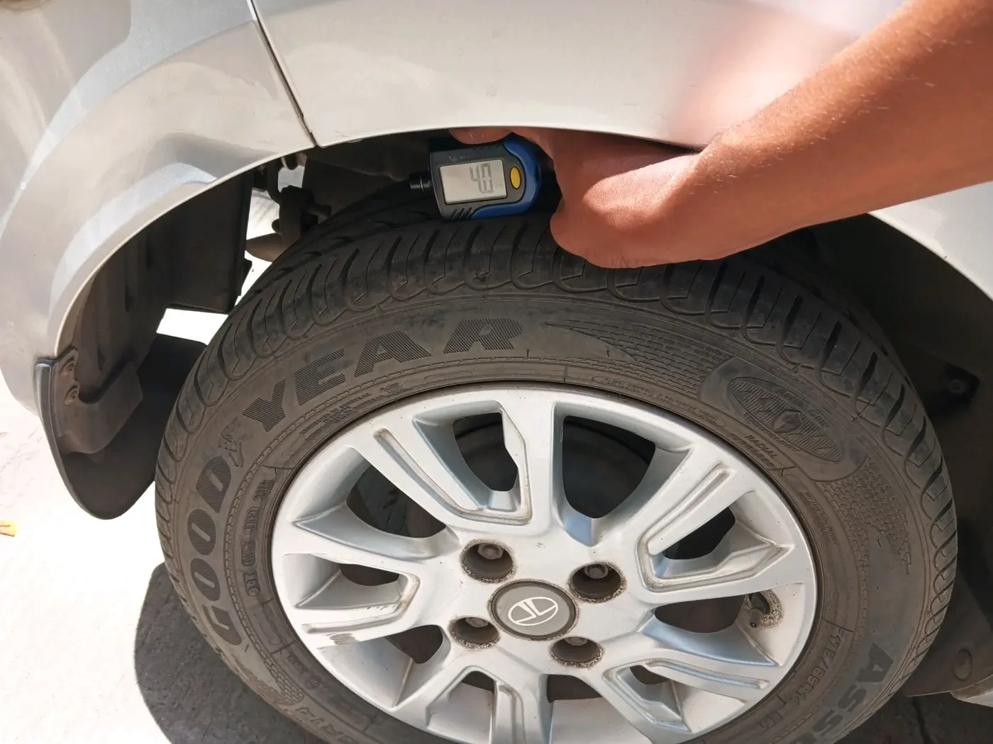 2018 Tata Tiago XZA PETROL, Petrol, Automatic, 28,362 km, tyre
