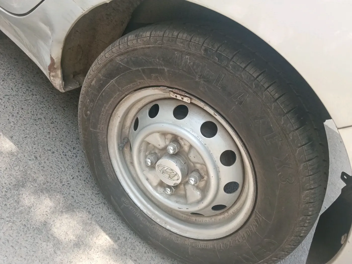 2014 Hyundai Eon ERA + LPG, Petrol, Manual, 48,110 km, tyre