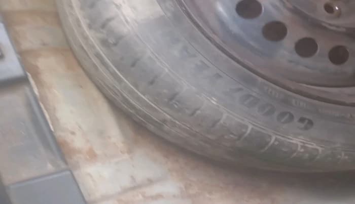 2012 Honda City 1.5L I-VTEC E MT, CNG, Manual, 1,25,178 km, tyre