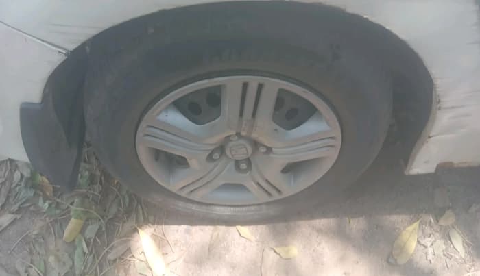 2012 Honda City 1.5L I-VTEC E MT, CNG, Manual, 1,25,178 km, tyre