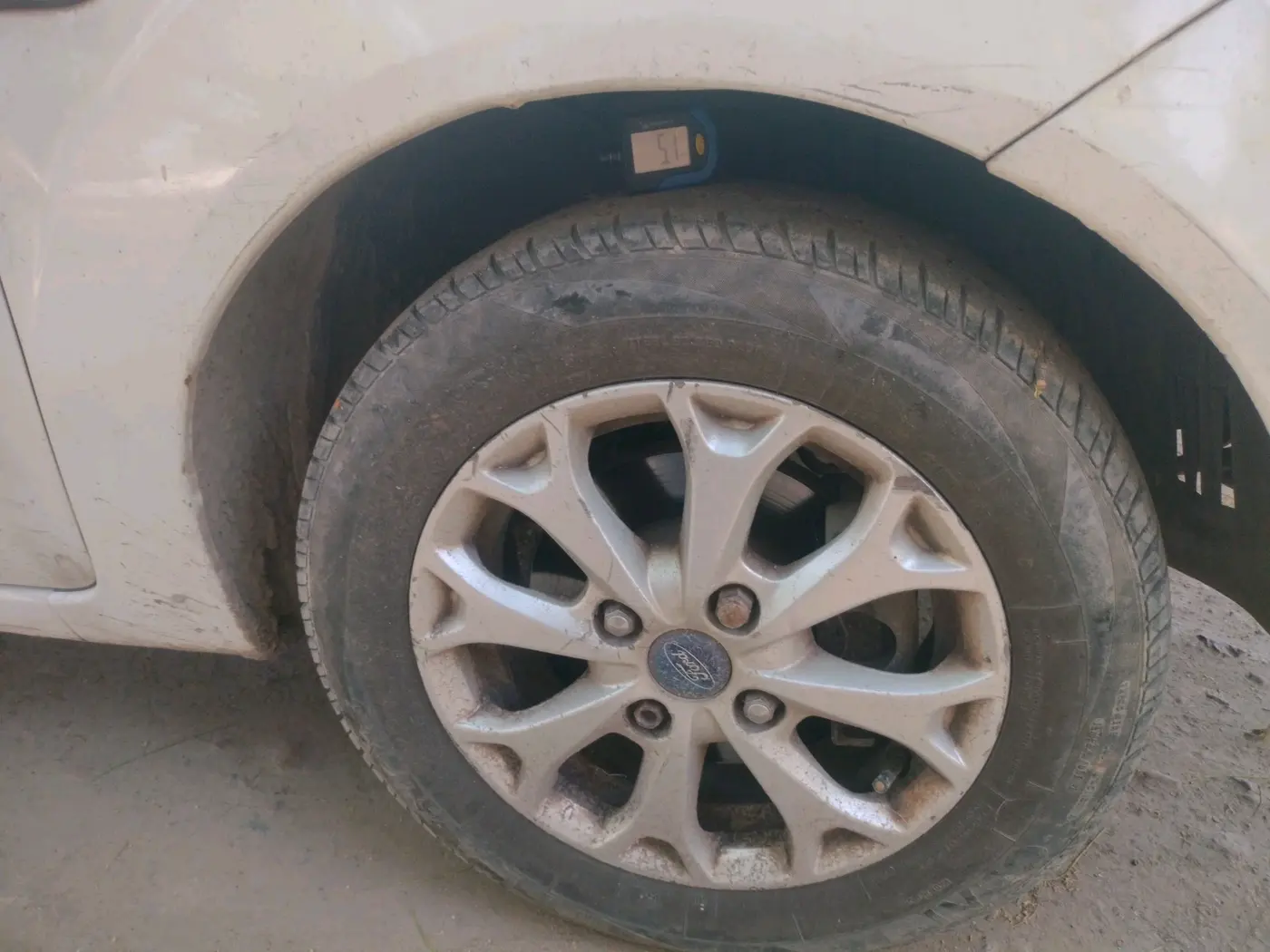 2013 Ford Figo TITANIUM 1.2 PETROL, Petrol, Manual, 1,21,000 km, tyre