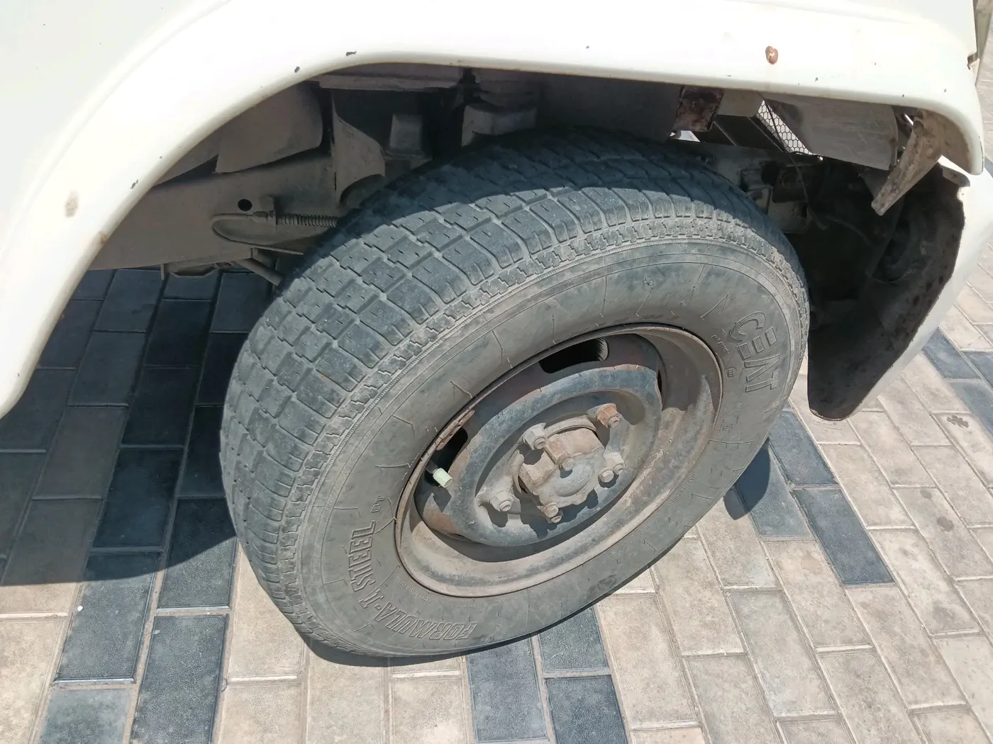 2012 Mahindra Bolero SLE BS-III, Diesel, Manual, 2,07,222 km, tyre
