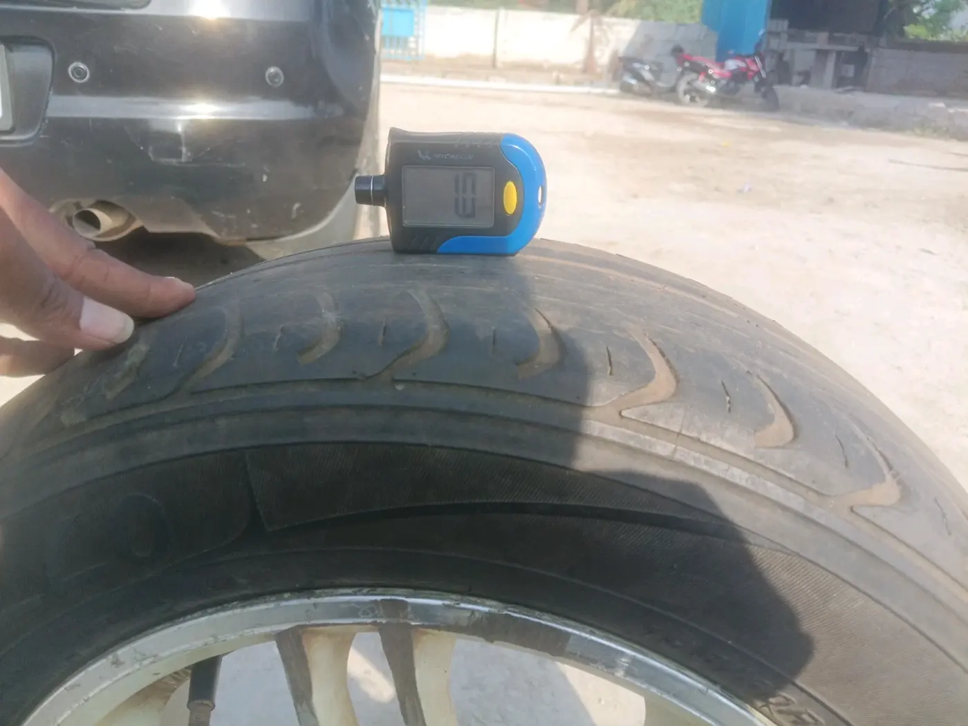 2010 Maruti Swift VXI, Petrol, Manual, 1,19,126 km, tyre