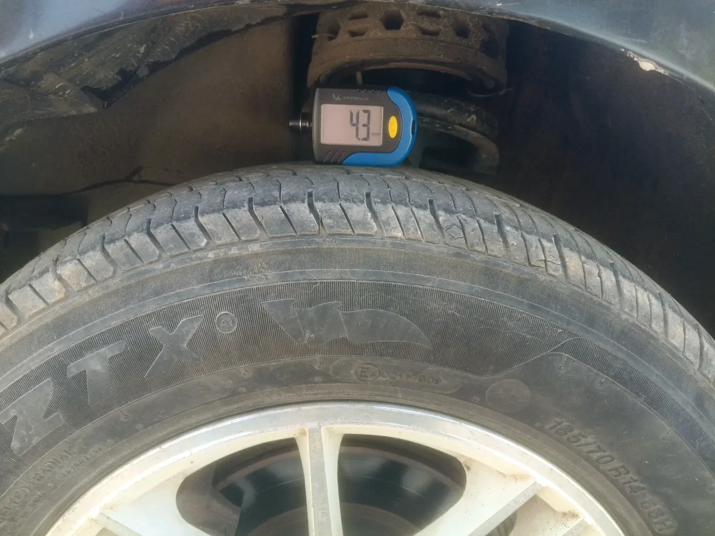 2010 Maruti Swift VXI, Petrol, Manual, 1,19,126 km, tyre
