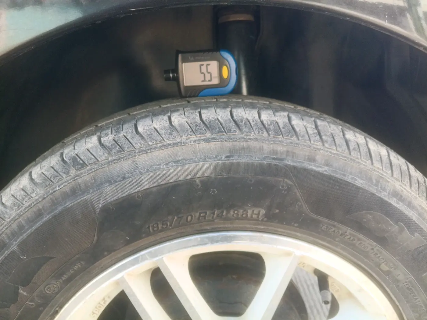 2010 Maruti Swift VXI, Petrol, Manual, 1,19,126 km, tyre