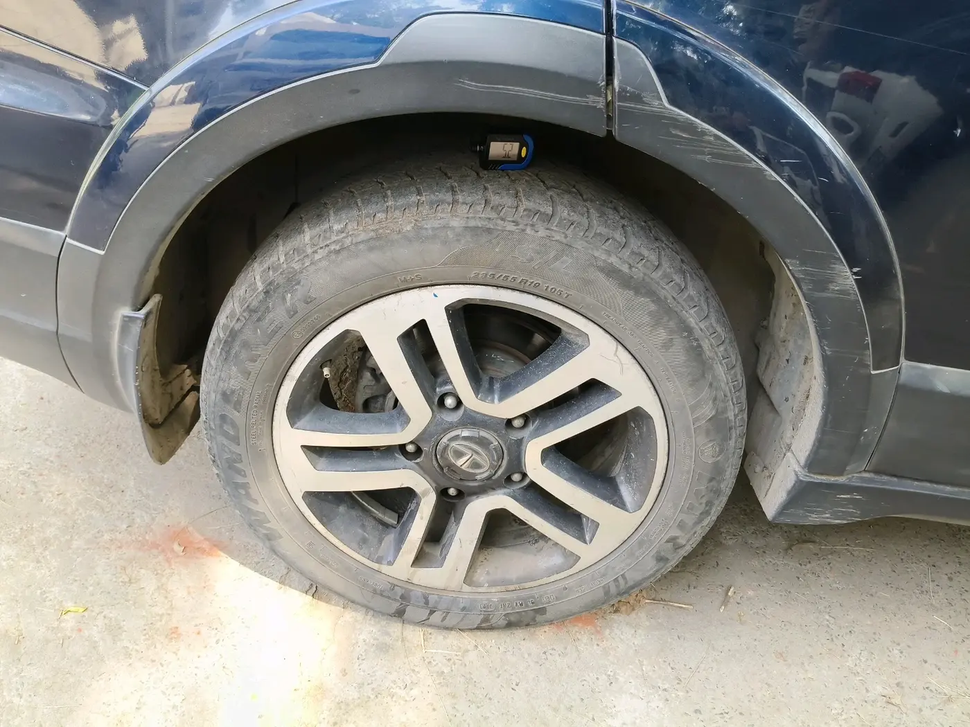 2017 Tata Hexa XT 4X2 7 STR, Diesel, Manual, 1,90,194 km, tyre