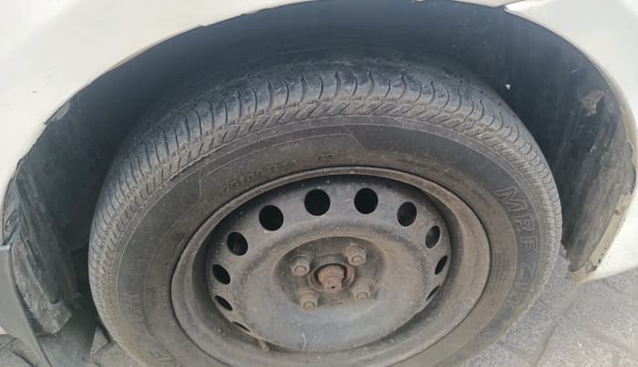 2012 Toyota Etios G, Petrol, Manual, 1,06,287 km, tyre