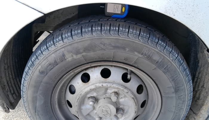 2016 Hyundai Eon ERA +, Petrol, Manual, 86,321 km, tyre