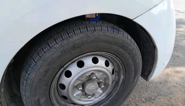 2016 Hyundai Eon ERA +, Petrol, Manual, 86,321 km, tyre